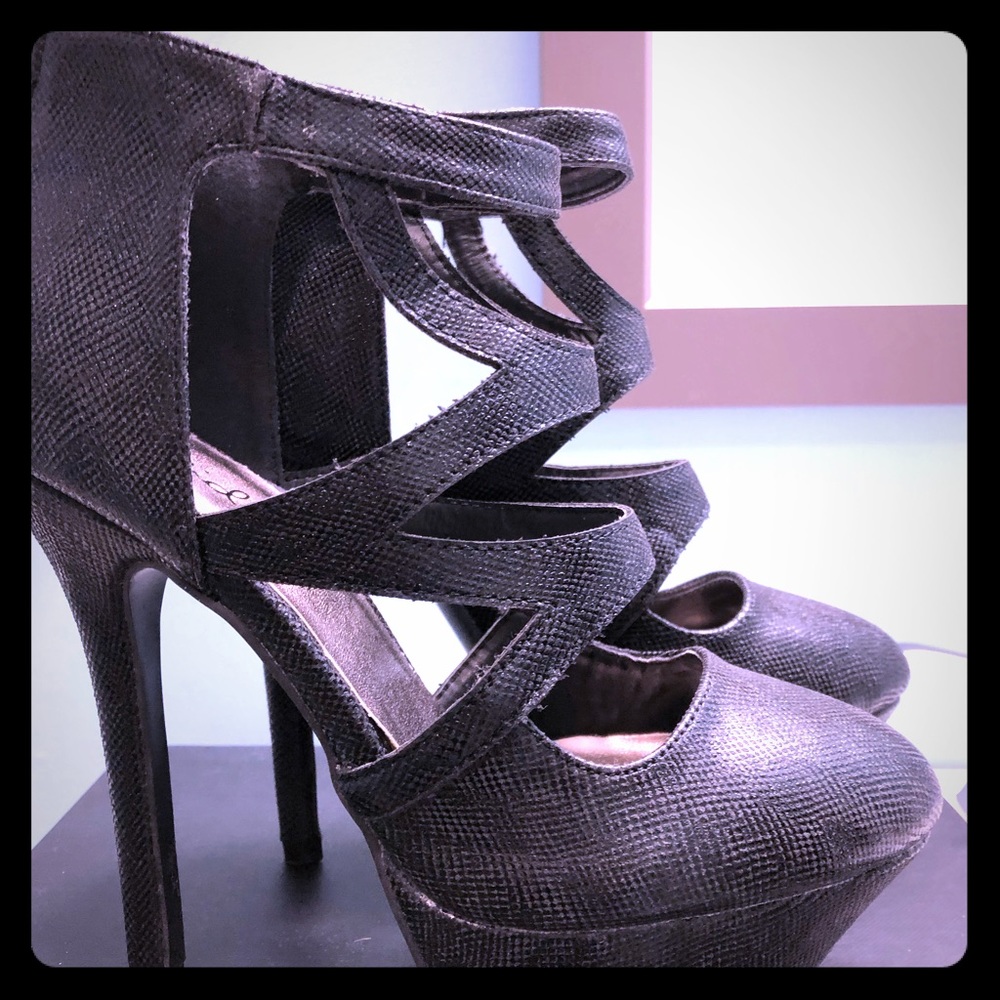 Black platforms